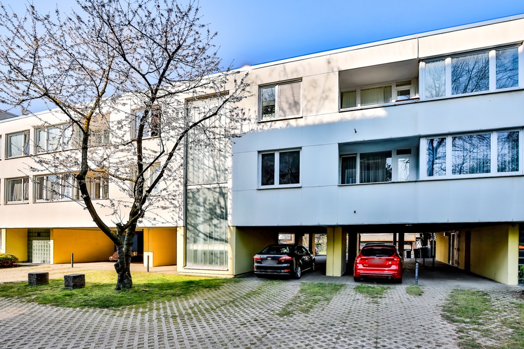 2 Zimmer Wohnung mit Loggia in Köln-Niehl