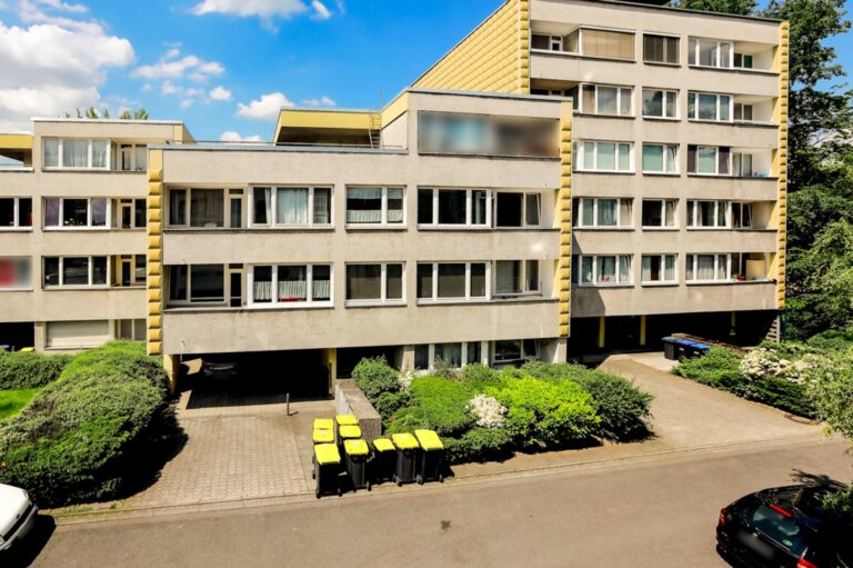 3 Zimmer Wohnung mit 2 Loggien in Köln-Nieh