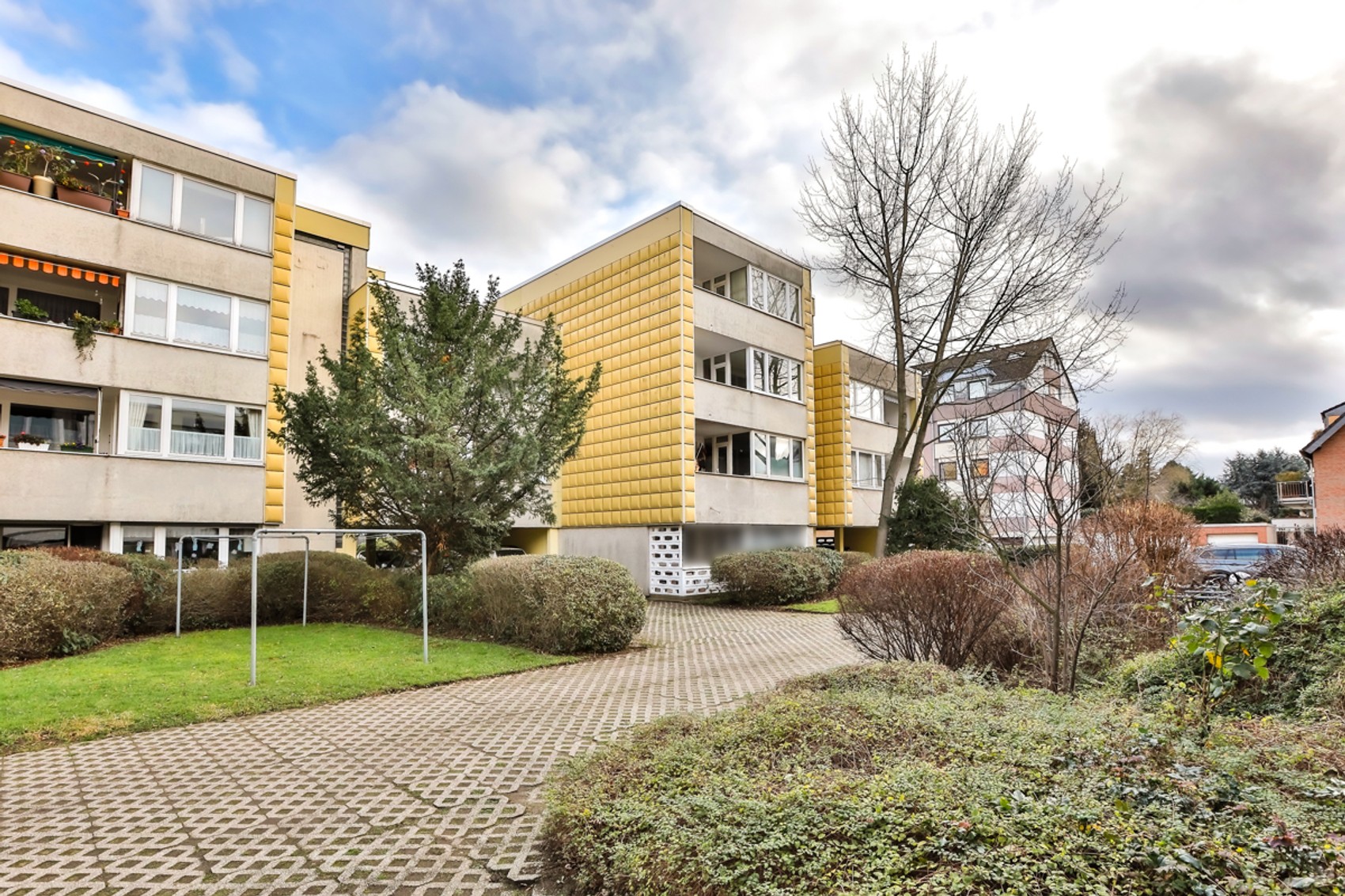 4 Zimmer Wohnung mit 2 Loggien in Köln-Niehl