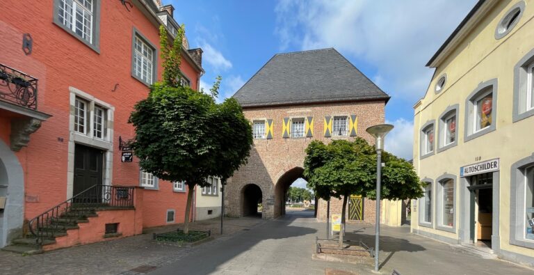 Sie suchen nach einem Immobilienmakler für Bergheim, der Ihr Haus oder Wohnung sicher verkaufen kann?