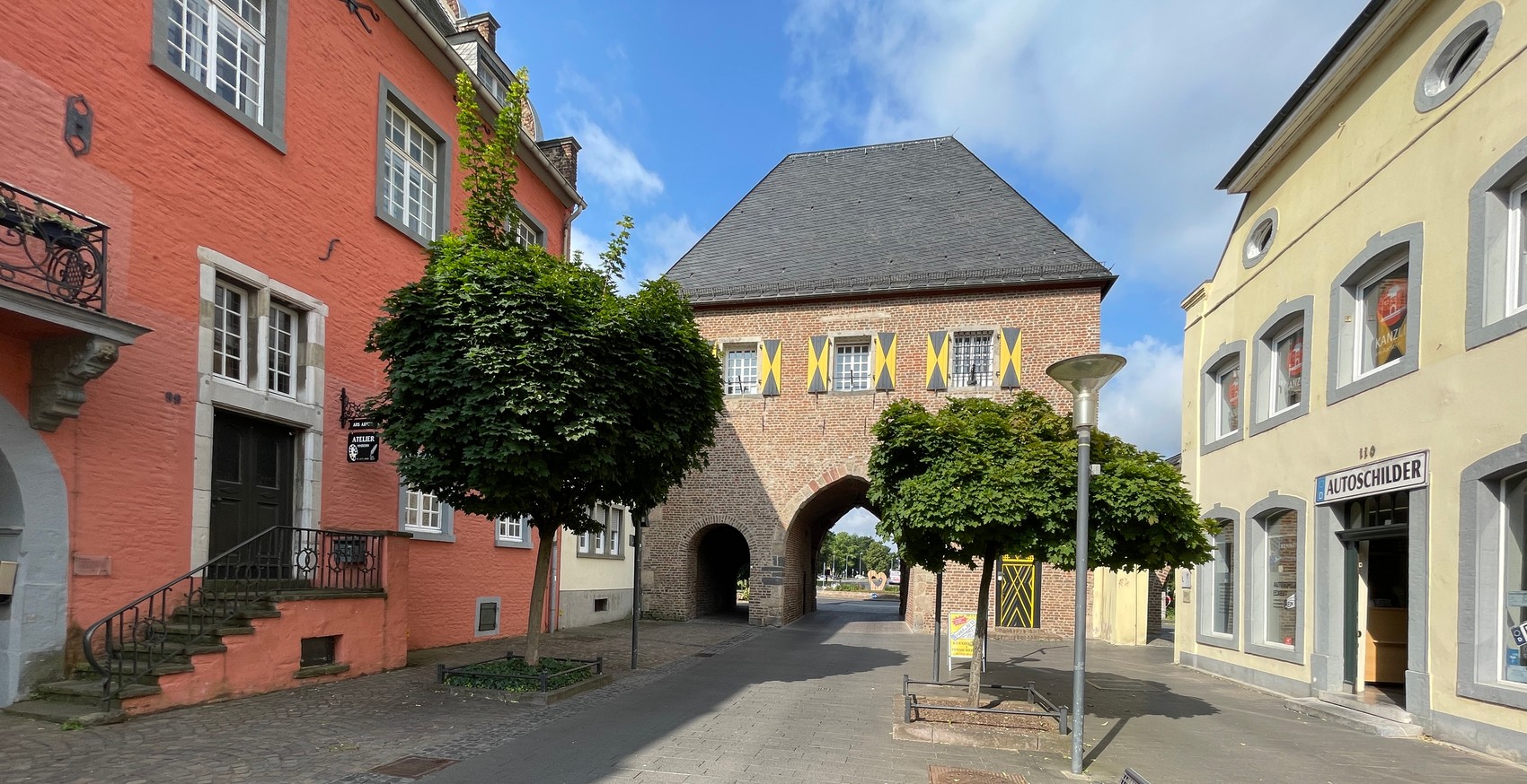 Sie suchen nach einem Immobilienmakler für Bergheim, der Ihr Haus oder Wohnung sicher verkaufen kann?