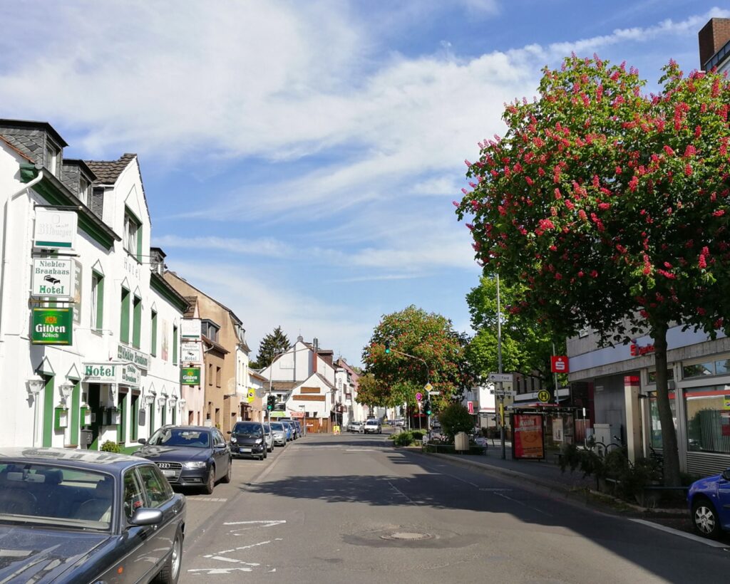 Der kleine Stadtteil am Rhein mit seinen 20.000 Einwohnern hat ein ganz eigenes Gesicht, vor allem in seinem ursprünglichen Teil, im Norden.