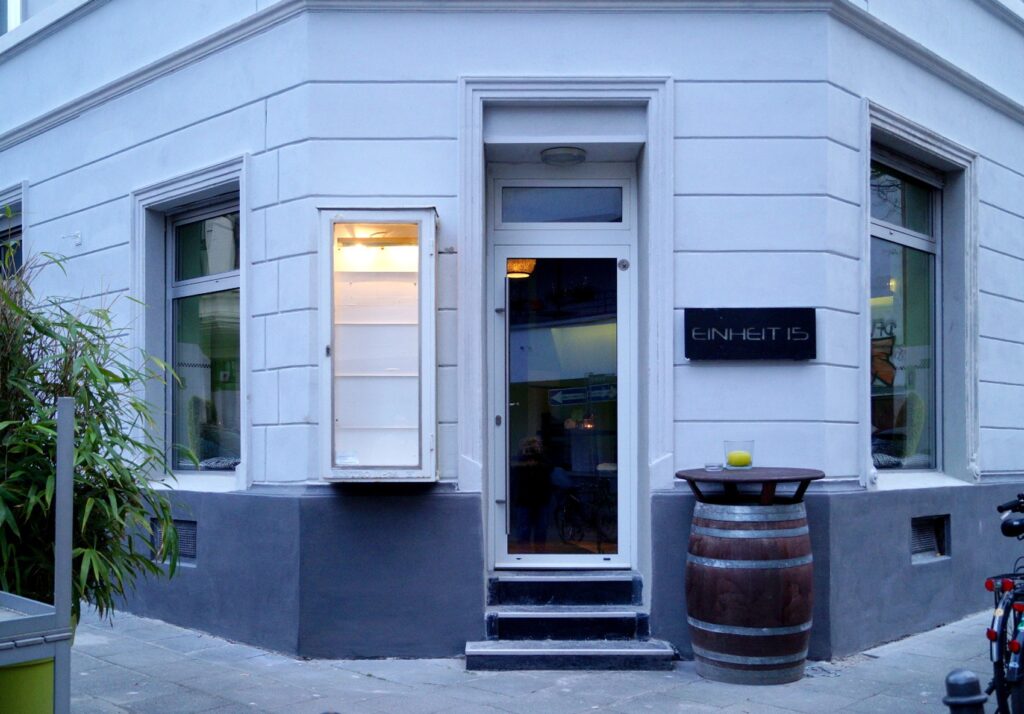 Früher gab es Eckkneipen, dann kamen viele Imbisse dazu und heute kann man in den diversen Restaurants in Nippes auch richtig gut essen gehen.