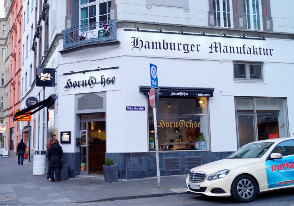 Früher gab es Eckkneipen, dann kamen viele Imbisse dazu und heute kann man in den diversen Restaurants in Nippes auch richtig gut essen gehen.