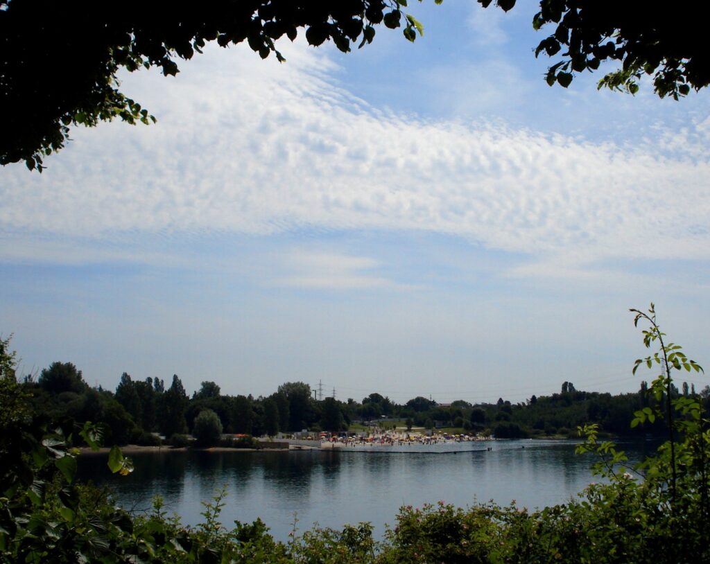 Der Kölner Norden hält zwei besondere Zuckerstückchen bereit, nämlich die Freibäder am Escher See und Fühlinger See.