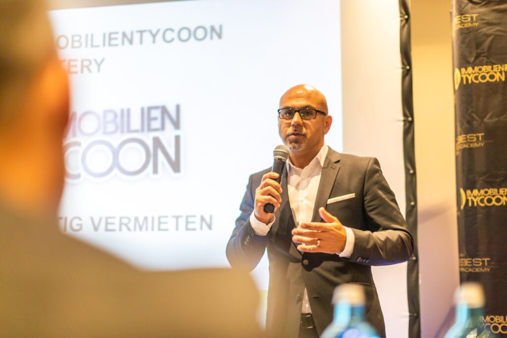 Vortrag vor exklusiven Immobilieninvestoren zum Thema Immobilie privat vermieten