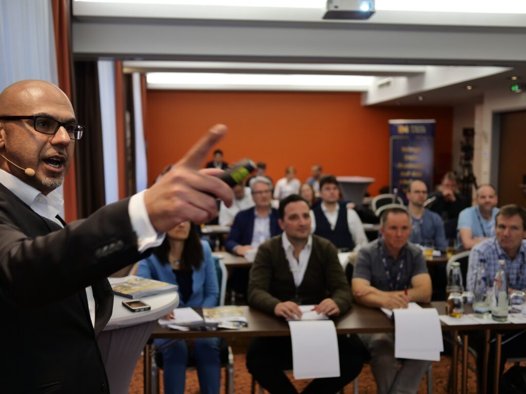 Vortrag vor exklusiven Immobilieninvestoren zum Thema Immobilie zum Höchstpreis verkaufen