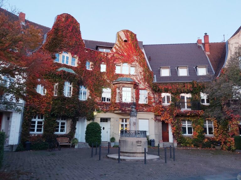 Sie suchen nach einem Immobilienmakler für Köln-Braunsfeld der Ihr Haus oder Eigentumswohnung sicher und stressfrei verkaufen kann?