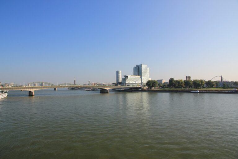 Sie suchen nach einem Immobilienmakler für Köln-Deutz der Ihr Haus oder Eigentumswohnung sicher und stressfrei verkaufen kann?