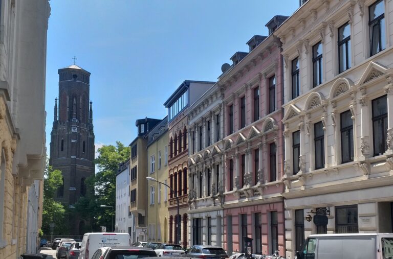 Sie suchen nach einem Immobilienmakler für Köln Lindenthal der Ihr Haus oder Eigentumswohnung sicher und stressfrei verkaufen kann?