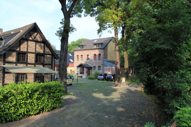 Sie suchen nach einem Immobilienmakler für Köln-Lindweiler der Ihr Haus oder Eigentumswohnung sicher und stressfrei verkaufen kann?