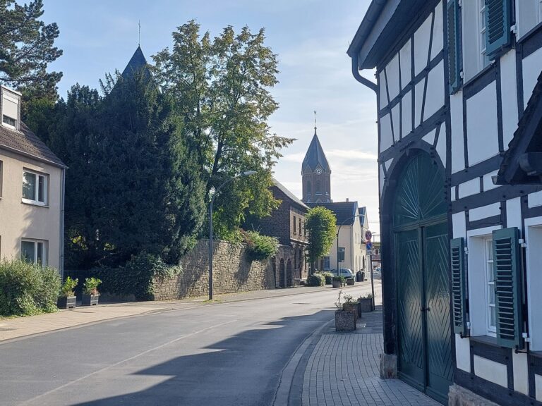 Sie suchen nach einem Immobilienmakler für Köln-Rath/Heumar der Ihr Haus oder Eigentumswohnung sicher und stressfrei verkaufen kann?