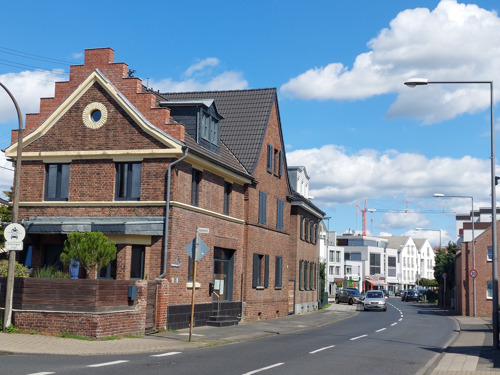 Sie suchen nach einem Immobilienmakler für Köln-Rondorf der Ihr Haus oder Eigentumswohnung sicher und stressfrei verkaufen kann?