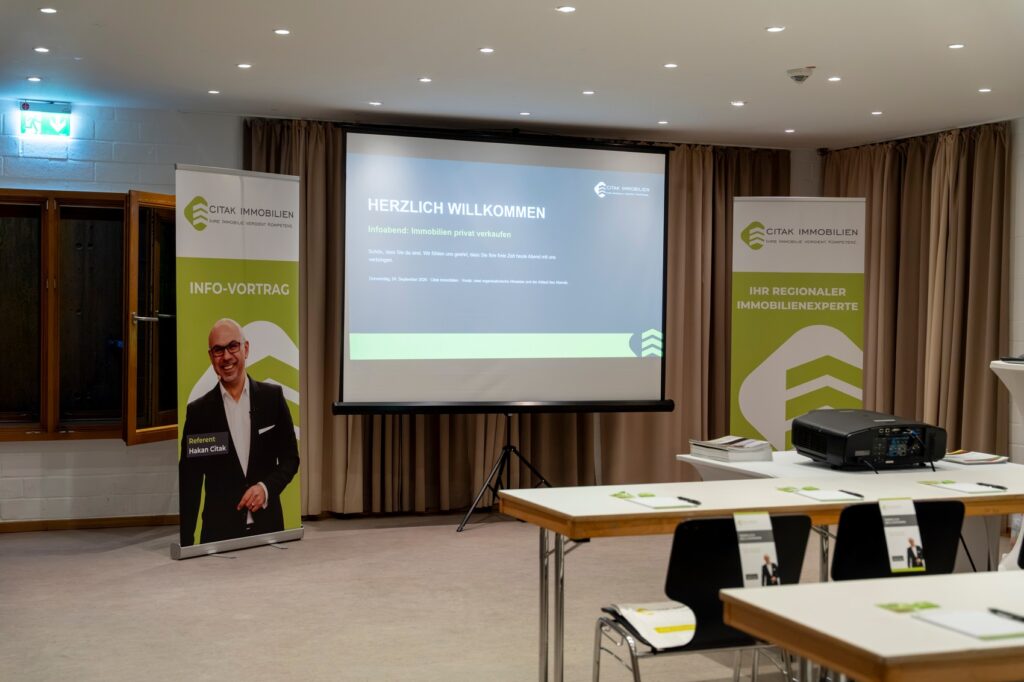 Beim ersten Infoabend von Citak Immobilien in Köln informierten sich Eigentümer über Chancen und Risiken beim privaten Immobilienverkauf