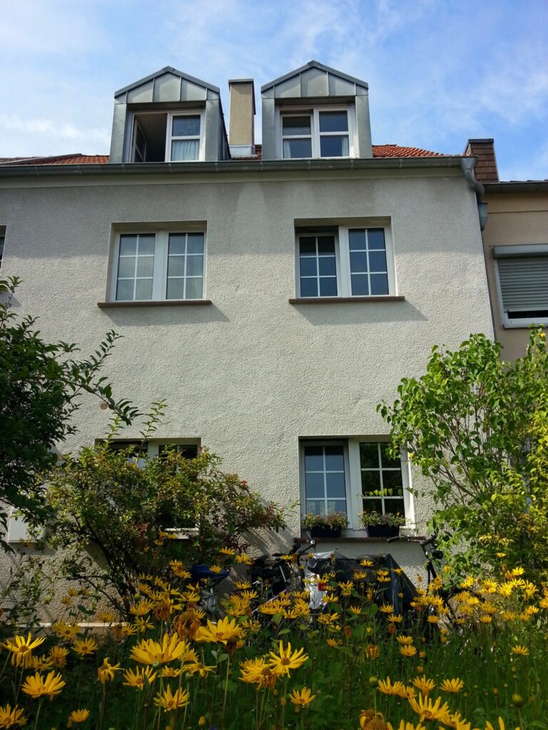 Mauenheim ist der flächenmäßig kleinste Stadtteil Kölns und auch deswegen einer der homogensten. Heute ist Mauenheim ein sehr beliebter Stadtteil.