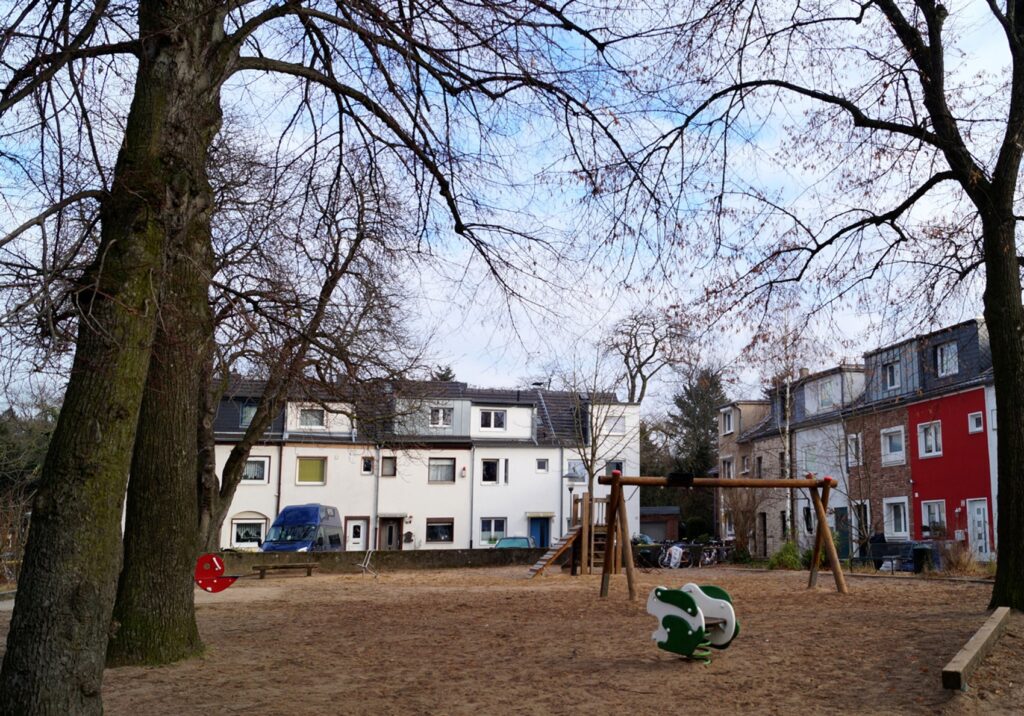 Mauenheim ist der flächenmäßig kleinste Stadtteil Kölns und auch deswegen einer der homogensten. Heute ist Mauenheim ein sehr beliebter Stadtteil.