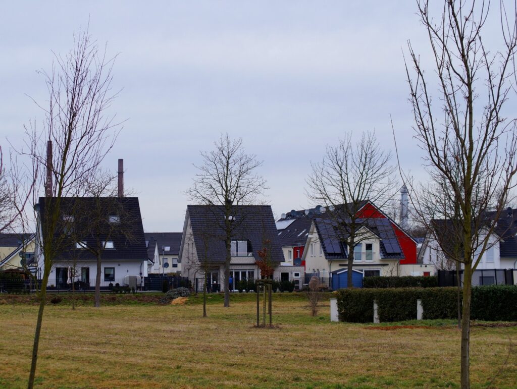 Das Worringer Bruch ist ein Naturschutzgebiet ganz im Norden Kölns. Schaut man es sich auf einer Landkarte an, ist eine deutliche Hufeisenform zu sehen.